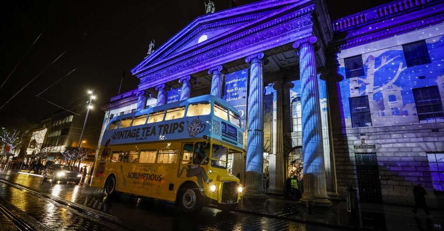 Dublin: Christmas Lights Festive Bus Tour with Afternoon Tea - Dublin City Hall under the Christmas lights