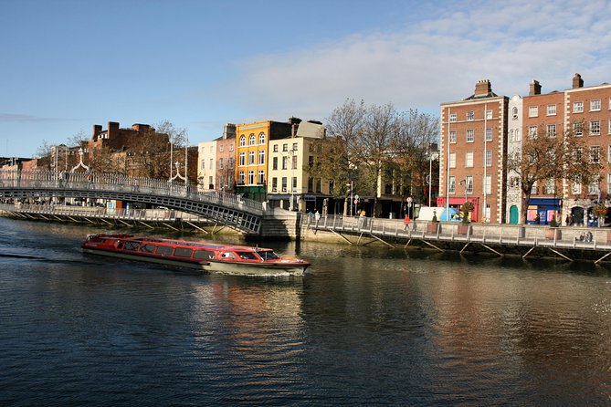 Dublin Hop-on Hop-off Bus Tour - Live Tour auf Deutsch - St. Stephen’s Green, Trinity, and the Little Museum