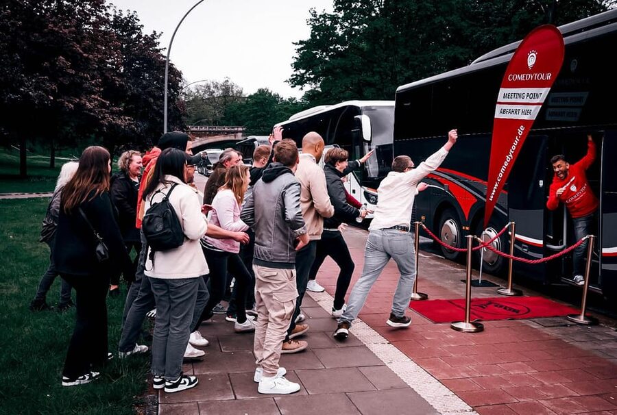 Düsseldorf: 1.5-Hour Comedy Bus Tour - What the Düsseldorf comedy bus actually is