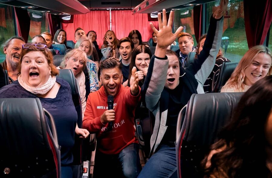 Düsseldorf: 1.5-Hour Comedy Bus Tour - Why the comedy matters more than the sightseeing