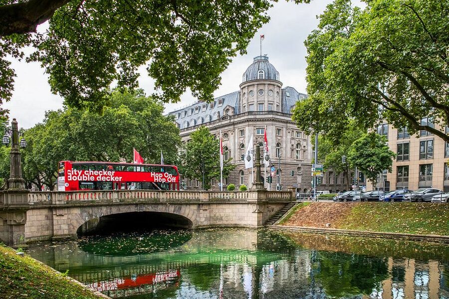 Düsseldorf: 24-Hour Hop-On Hop-Off Ticket - Nordpark and Aquazoo