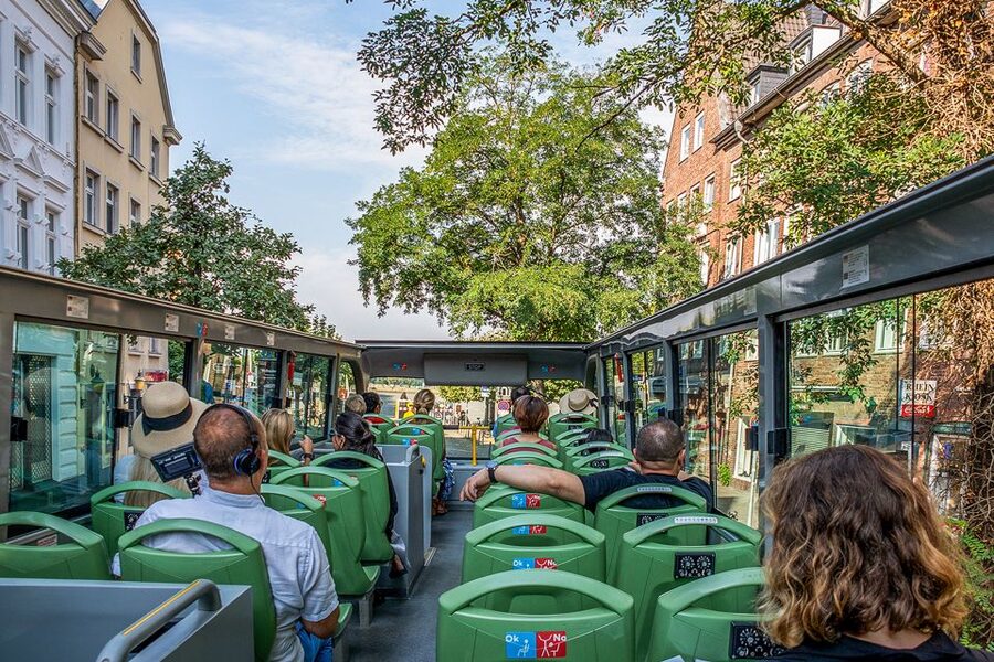 Düsseldorf: 24-Hour Hop-On Hop-Off Ticket - Audio commentary and comfort