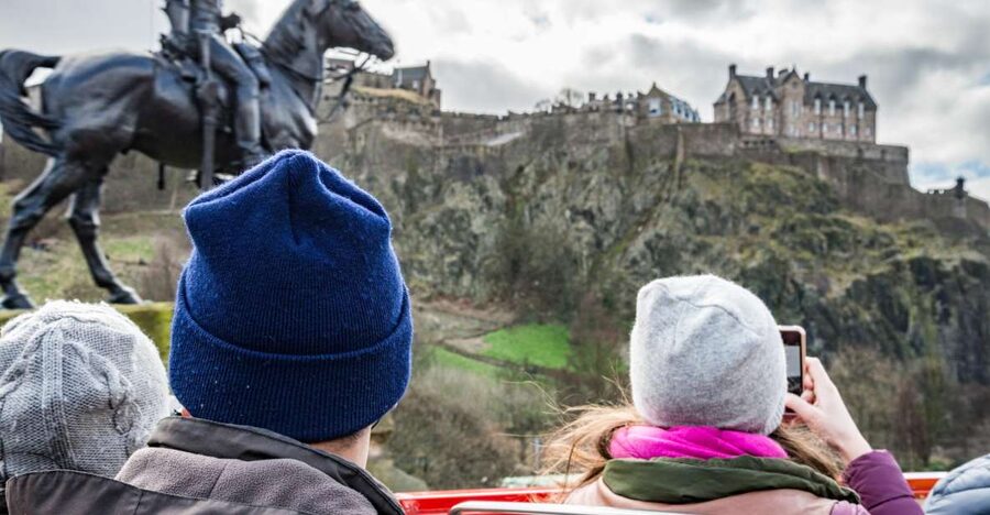 Edinburgh: Hop-On Hop-Off Bus Pass with 3 City Tours - The green Edinburgh Tour, the best live commentary