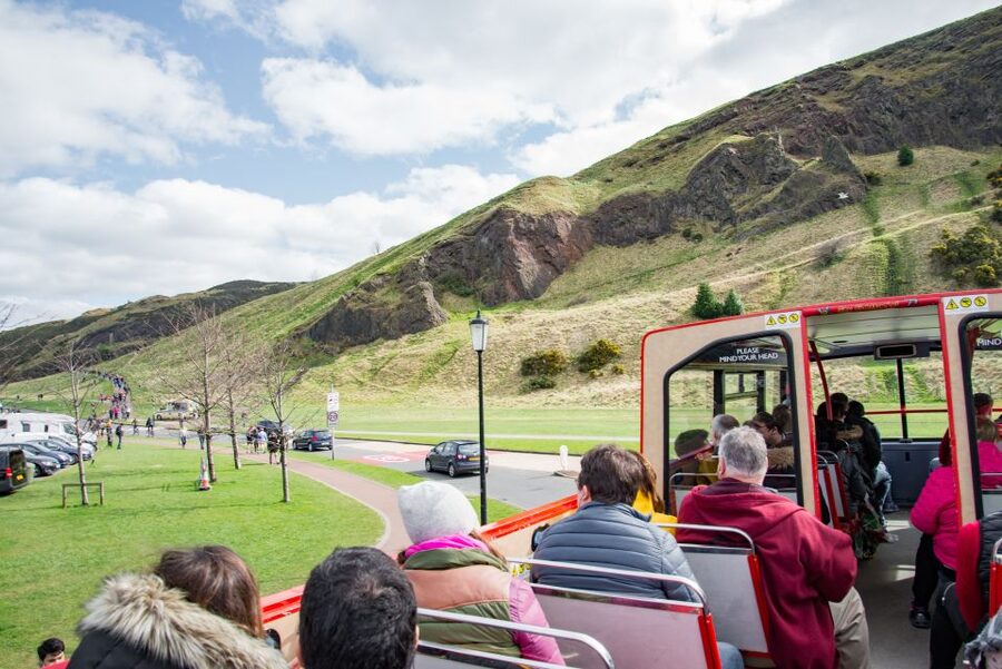 Edinburgh: Hop-On Hop-Off Bus Pass with 3 City Tours - The red City Sightseeing route, Edinburgh’s main story