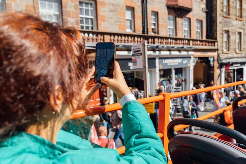 Edinburgh: Hop-On, Hop-Off Bus Tour City & Britannia Combo - Audio guides, drivers, and small practical flaws