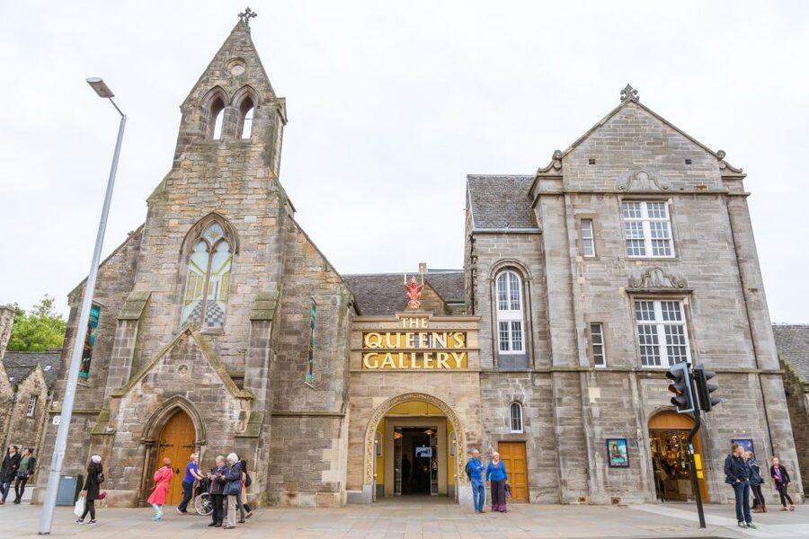 Edinburgh: Royal Attractions with Hop-On Hop-Off Bus Tours - Edinburgh Castle and the best use of your first day