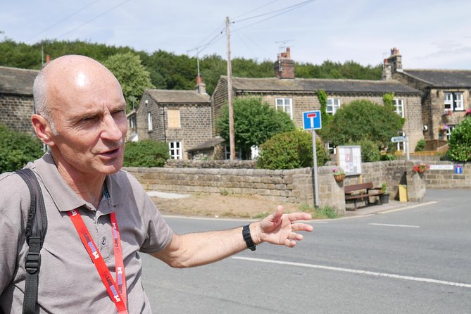 Emmerdale Classic Locations Bus Tour from Leeds - The Woolpack and Emmerdale Farm