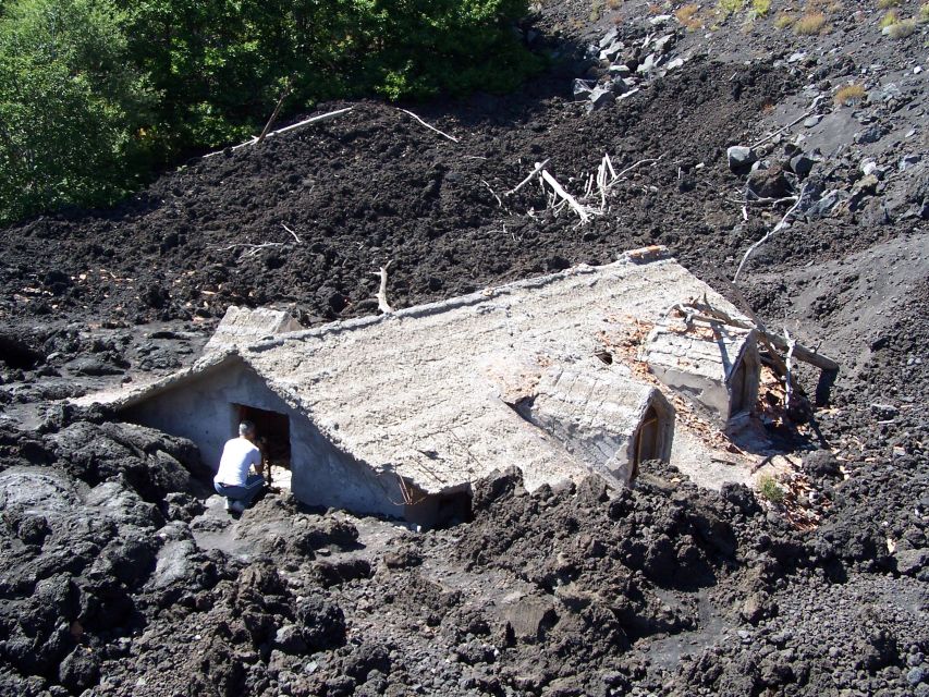 Etna by Panoramic Bus, Audioguide 9 languages, from Catania - Three hours at Rifugio Sapienza