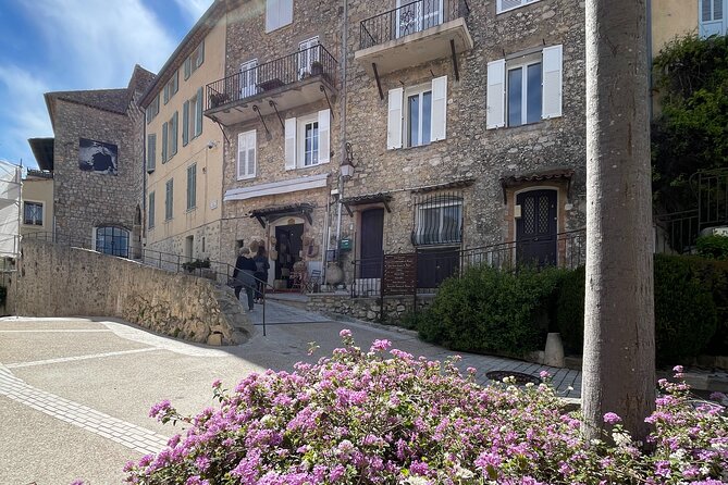Explore Cannes Countryside in Style with our Classic Bus Tours! - Why This Short Ride Works