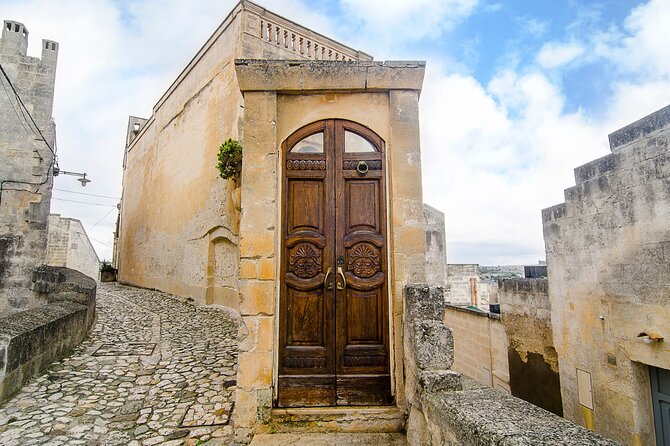 FAST TO MATERA: Guided Tour with bus, from Bari - Walking into the Sassi