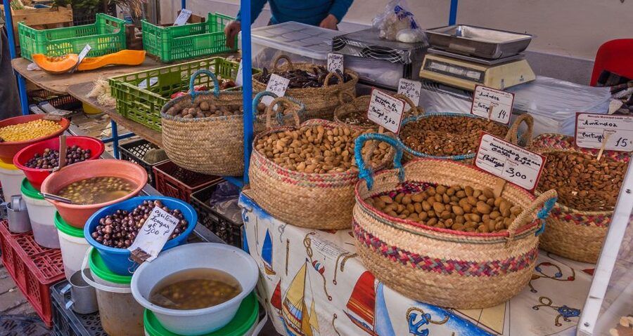 From Algarve Coast: Day Trip by Bus to Loule Market - What to expect at the Roma market