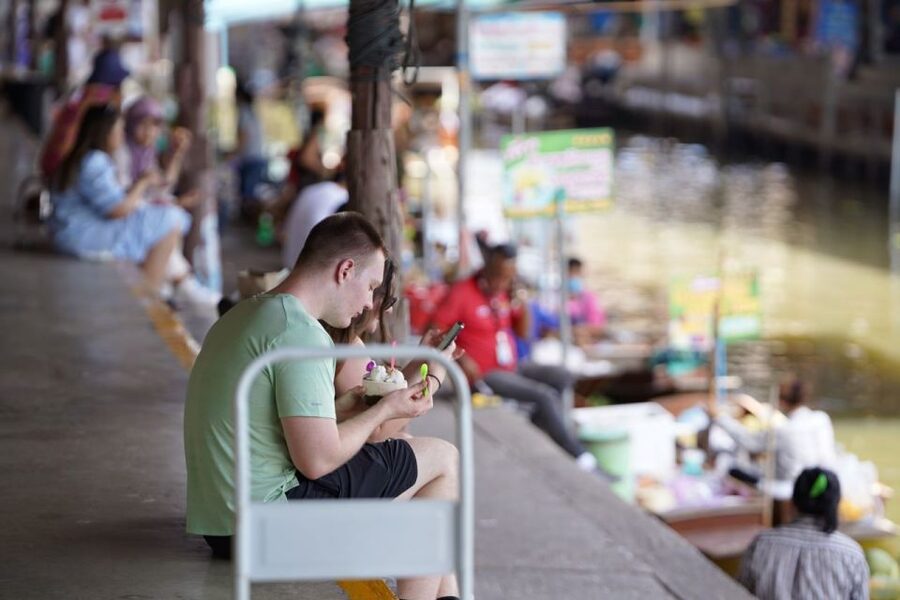 From Bangkok : Meklong Railway Market By Bus - Why the railway market is the star of this trip