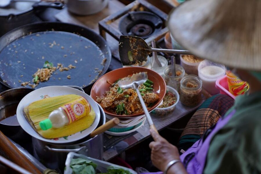 From Bangkok : Meklong Railway Market By Bus - Who should book this market trip