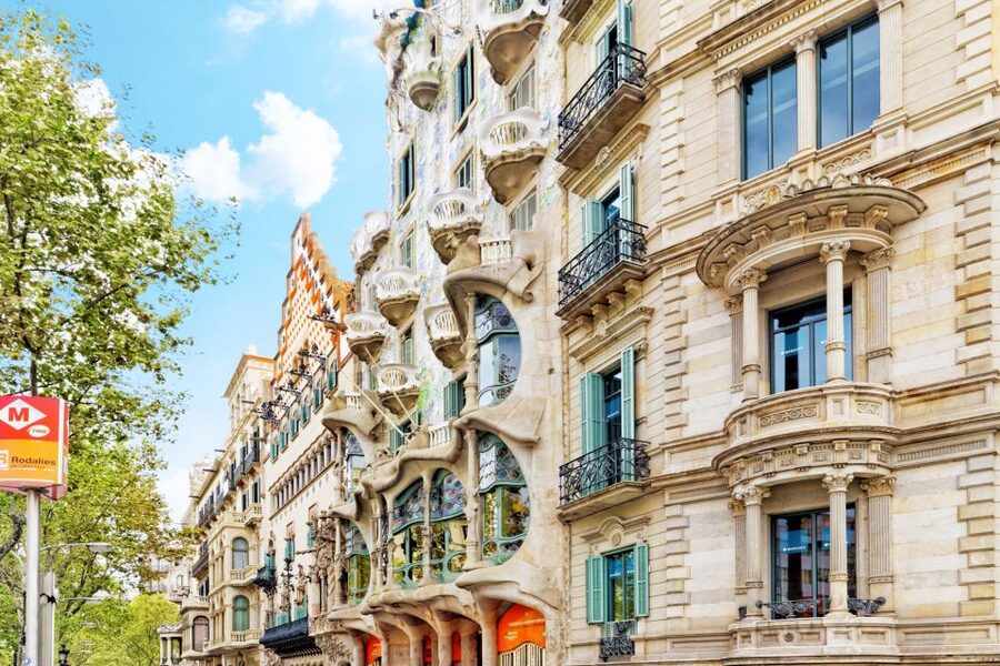 From Costa Brava: Barcelona and Antoni Gaudí's Work Bus Tour - What this Costa Brava to Barcelona day is really like