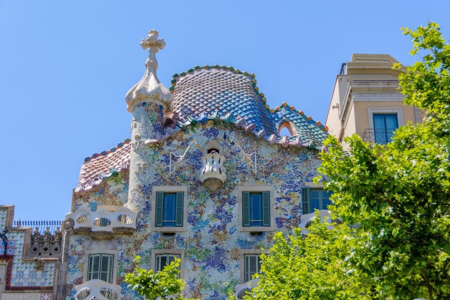 From Costa Brava: Barcelona and Antoni Gaudí's Work Bus Tour - Seeing Barcelona through Gaudí’s eyes
