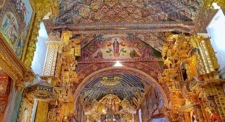 From Cusco: Full-Day Touristic Bus to Puno with Guided Tours - Raqchi and the remains of an Inka sun temple