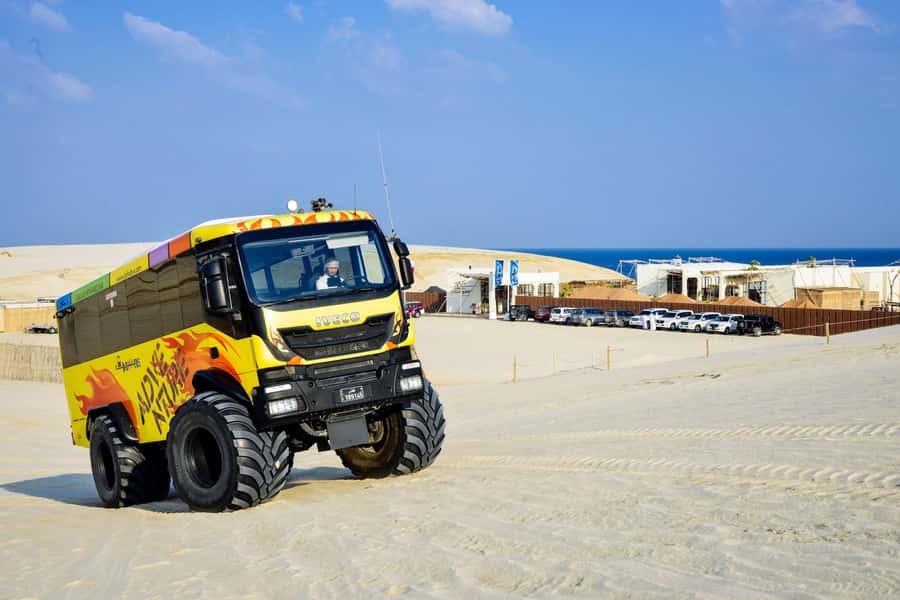From Doha: Exclusive Monster Bus Safari Experience - A ten-minute photo stop with room to look around