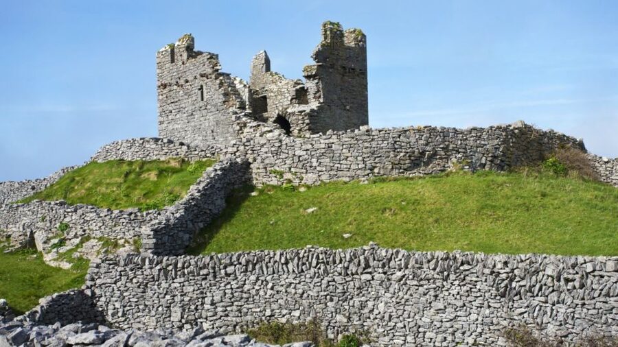 From Doolin: Day Trip to Inisheer with Bike or Bus Tour - First impressions of Inisheer