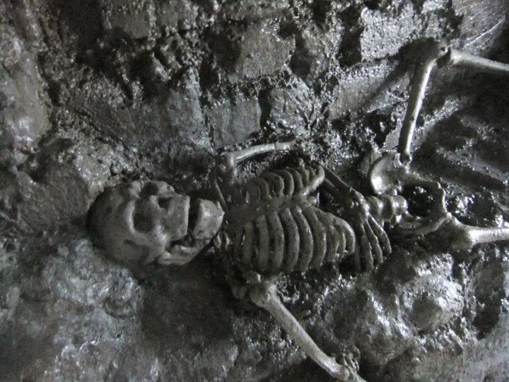 From Dublin: Gravedigger Ghost Bus Tour - Kilmainham Gaol and Ireland’s difficult past
