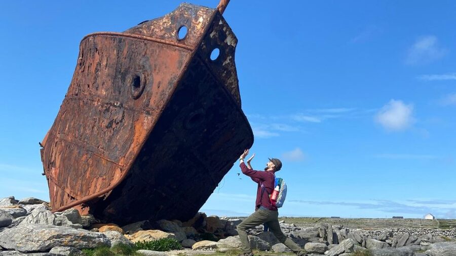 From Galway: Day Trip to Inisheer with Bike or Bus Tour - Tea, scones, and a conversation with island locals