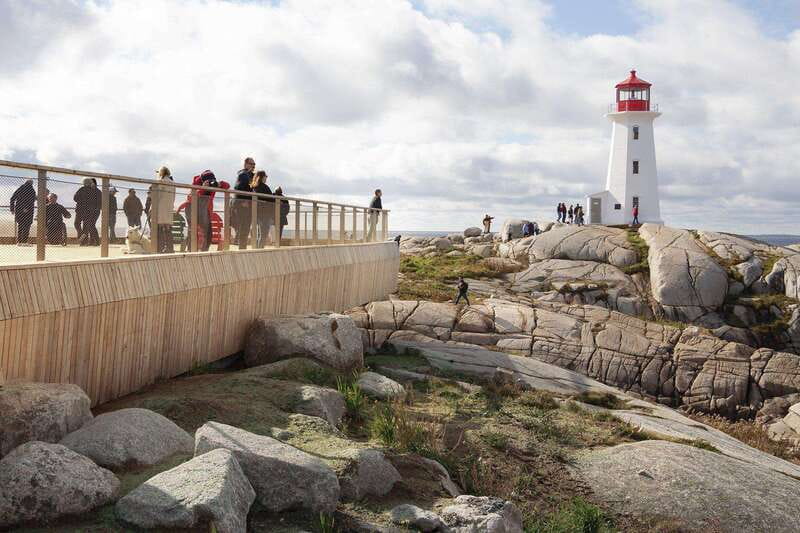 From Halifax: Peggy's Cove Bus Tour - One hundred minutes around the lighthouse