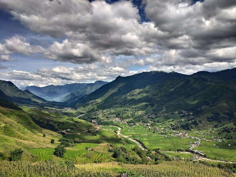 From Hanoi: 1-day Sapa Trekking Tour With Overnight Bus - The walk from Y Linh Ho into Muong Hoa Valley