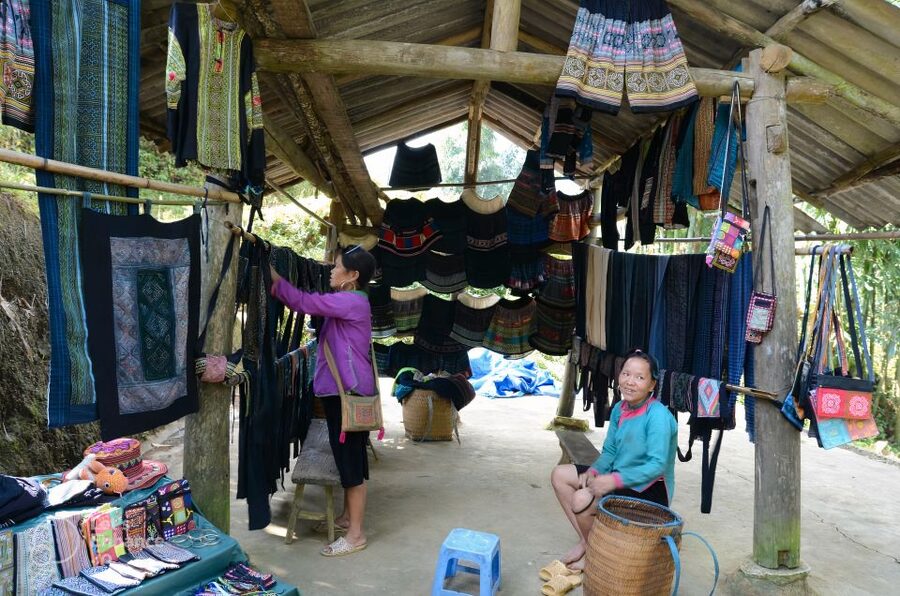 From Hanoi: 2-Day Sapa-Fansipan Peak & Trek & Ha Giang Bus - Lunch, free time, and the road onward