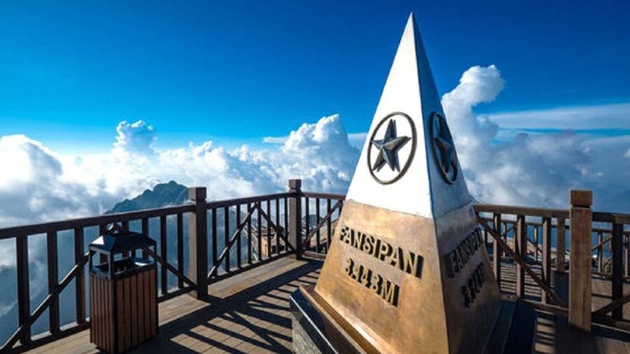 From Hanoi: 2-Day Sapa Limo Bus Tour & Fansipan Peak Visit - Lunch in Sapa and the first look at town