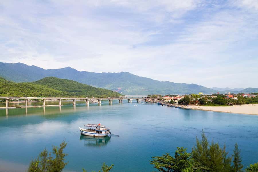 From Hue: Hoi An Guided Bus Tour with 4 Scenic Stops - Hai Van Pass, with 30 minutes for the view