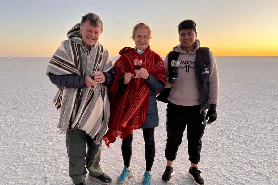 From La Paz: Salar de Uyuni 3-D Tour+Entrance Tickets by Bus - The return bus and the real cost of three days