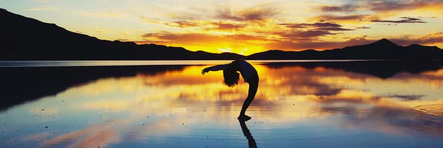 From La Paz: Salar de Uyuni 3-D Tour+Entrance Tickets by Bus - Day 1: leaving La Paz on the 9:00pm bus