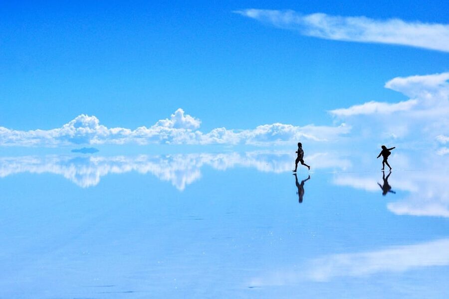 From La Paz: Uyuni Salt Flat Tour & Overnight Roundtrip Bus - The first long drive across Salar de Uyuni