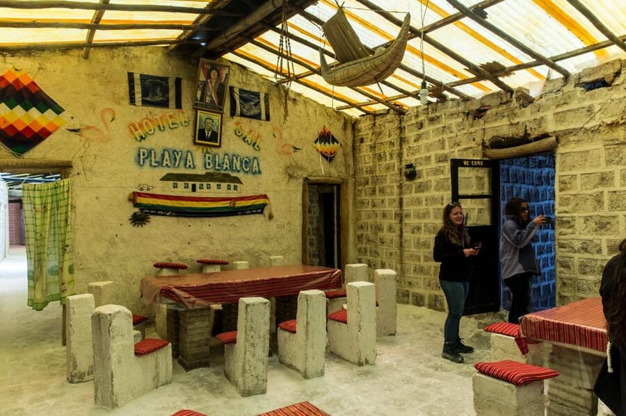 From La Paz: Uyuni Salt Flat Tour & Overnight Roundtrip Bus - Lunch and the Incahuasi Island hike