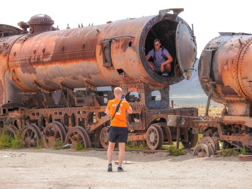 From La Paz: Uyuni Salt Flat Tour & Overnight Roundtrip Bus - The photo session is part of the main event