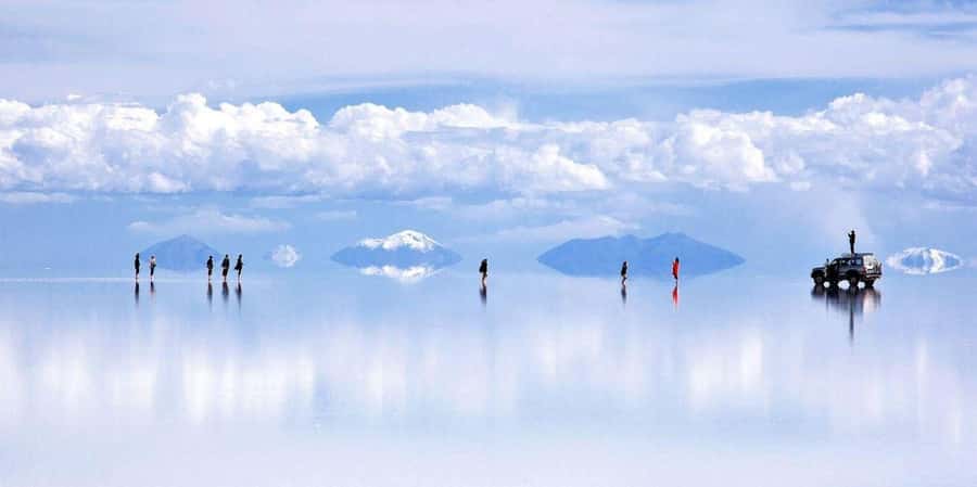 From La Paz: Uyuni Salt Flats Excursion + Round Trip Bus - Arriving in Uyuni and the four-hour wait