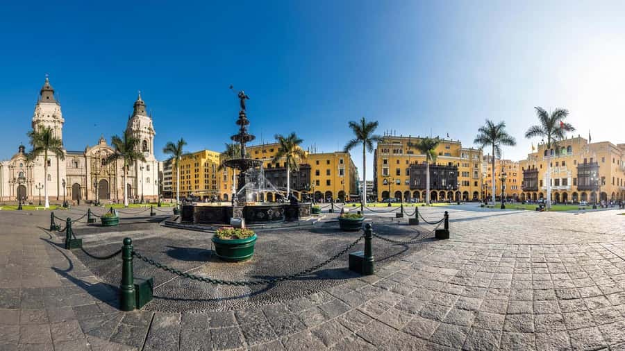 From Lima : 360° Panoramic Bus - Huaca Pucllana and Lima before the Spanish conquest