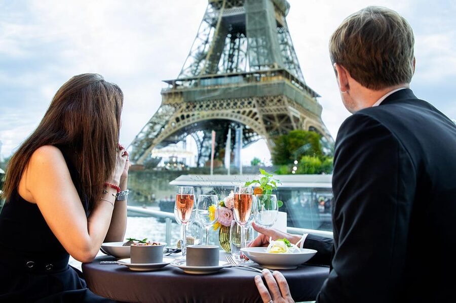 From London: Paris Tour with Sightseeing Bus & Lunch Cruise - One long day from London to Paris