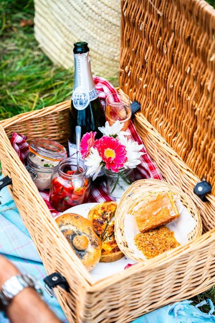 From London: Vintage Bus Wine Tour with Return Train Tickets - Who will enjoy this day most?