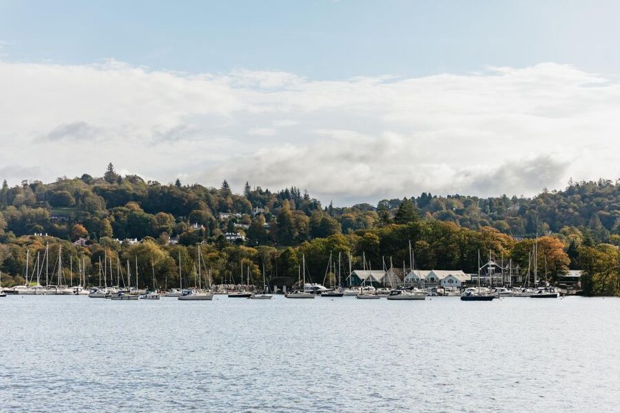 From Manchester: Lake District Bus Tour & Windermere Cruise - The guide can make or break the day