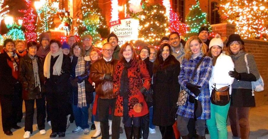 From Manhattan: 4-Hour Christmas Lights Luxury Bus Tour - Manhattan before the lights