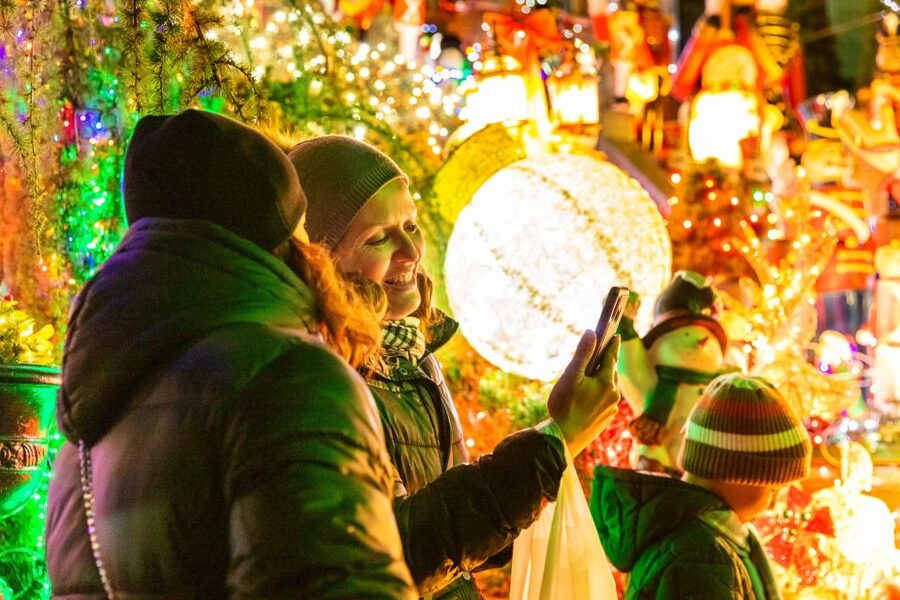 From Manhattan: 4-Hour Dyker Heights Holiday Lights Bus Tour - Is $63 a fair price?
