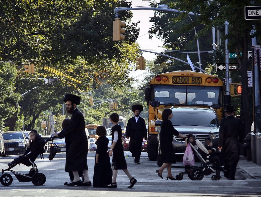From Manhattan: 5-Hour Bronx, Queens, and Brooklyn Bus Tour - Key points at a glance