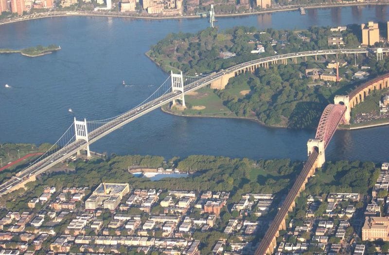 From Manhattan: 5-Hour Bronx, Queens, and Brooklyn Bus Tour - Queens, Malba, and the Unisphere