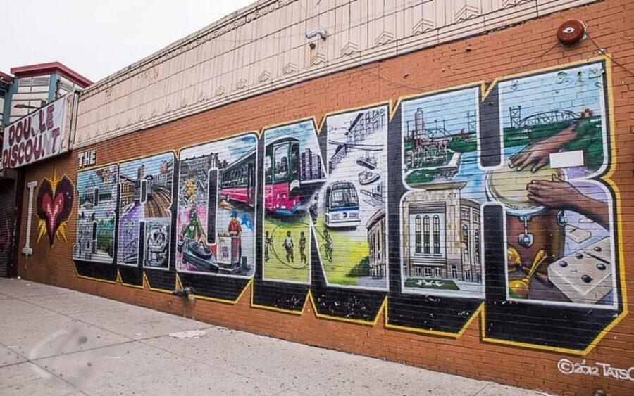 From Manhattan: 5-Hour Bronx, Queens, and Brooklyn Bus Tour - Dumbo, the bridges, and the Manhattan skyline
