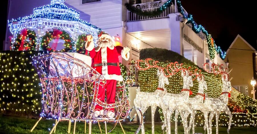 From Manhattan: Dyker Heights Lights & Skyline Tour - Key points to know before booking