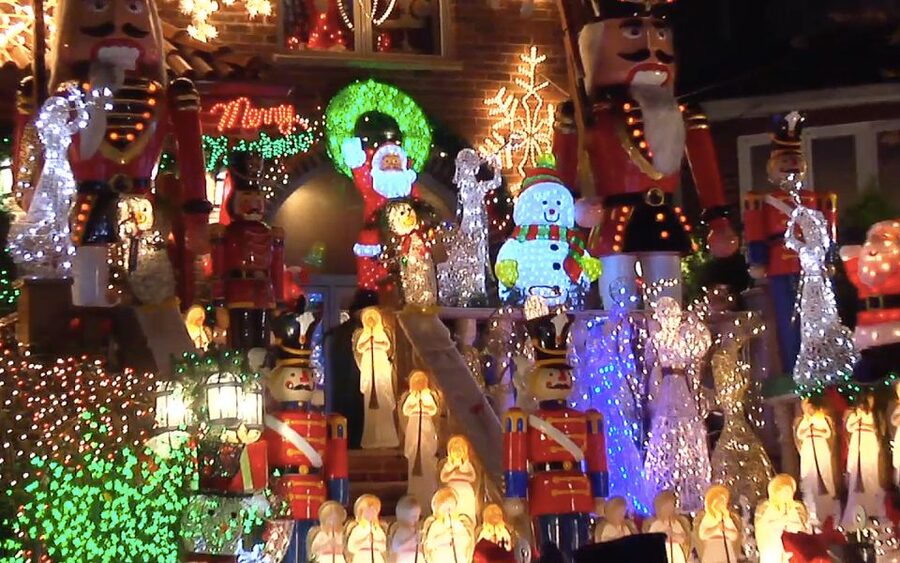 From Manhattan: Dyker Heights Lights & Skyline Tour - Leaving Midtown at 1651 Broadway