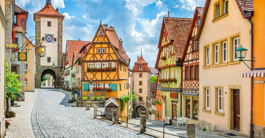From Munich: Rothenburg and Romantic Road Day Trip by Bus - Meeting the coach in central Munich