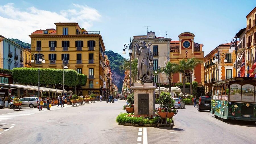 From Naples: Sorrento, Positano and Amalfi Day Trip by Bus - One hour in Amalfi