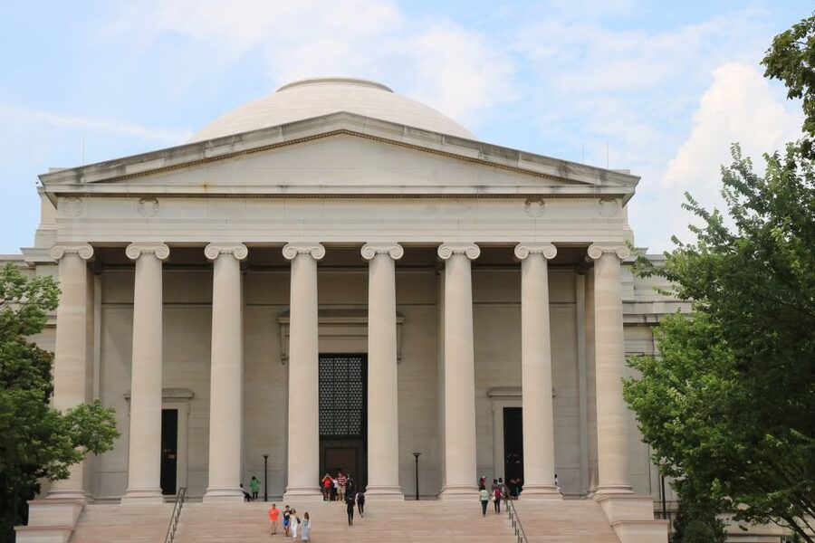 From NYC: Guided Day Trip to Washington DC by Van or Bus - The early ride through four states