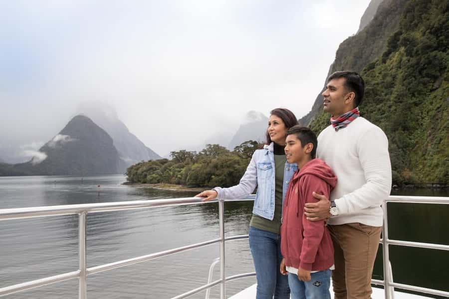 From Queenstown Milford Sound Cruise & Glass-Roof Coach Tour - Choosing lunch, or bringing your own